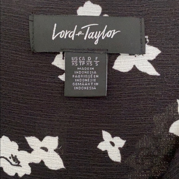 BNWT Lord and Taylor black floral crepe blouse xs - Picture 3 of 8